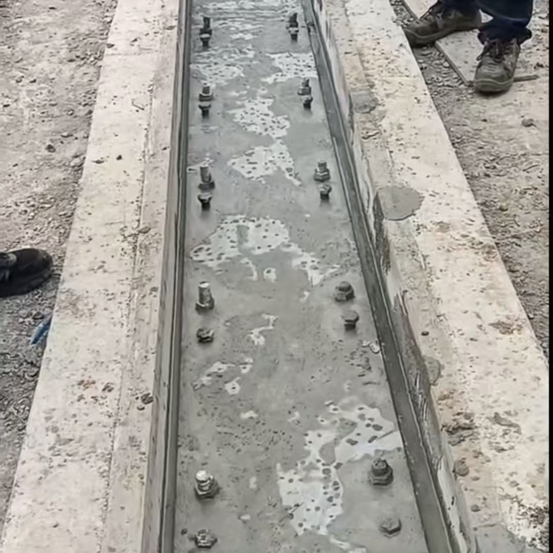 余庆港口码头起重机龙门吊重型机械设备稳固用早强快凝轨道胶泥
